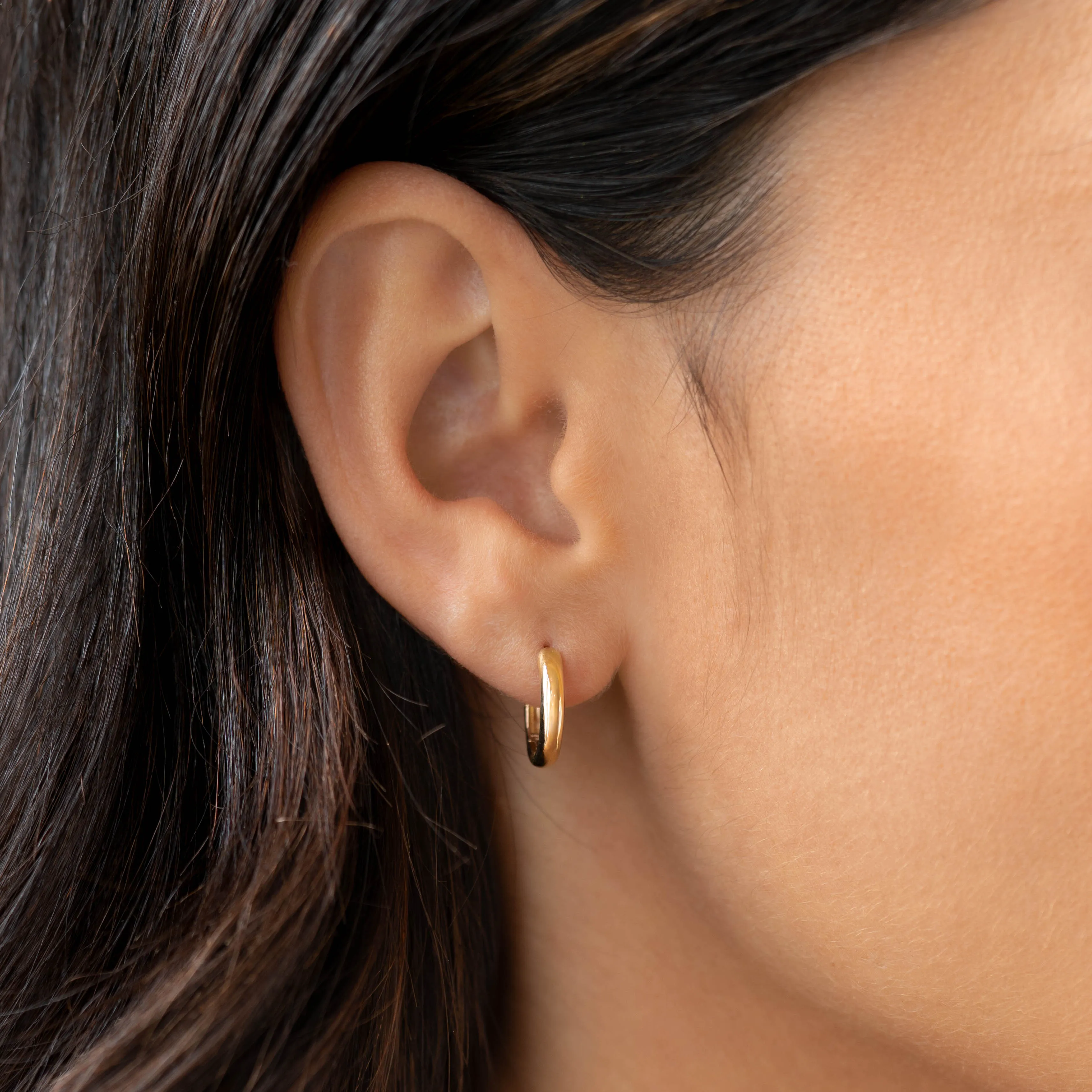 Bold Huggie Earrings 14k Gold - Svea