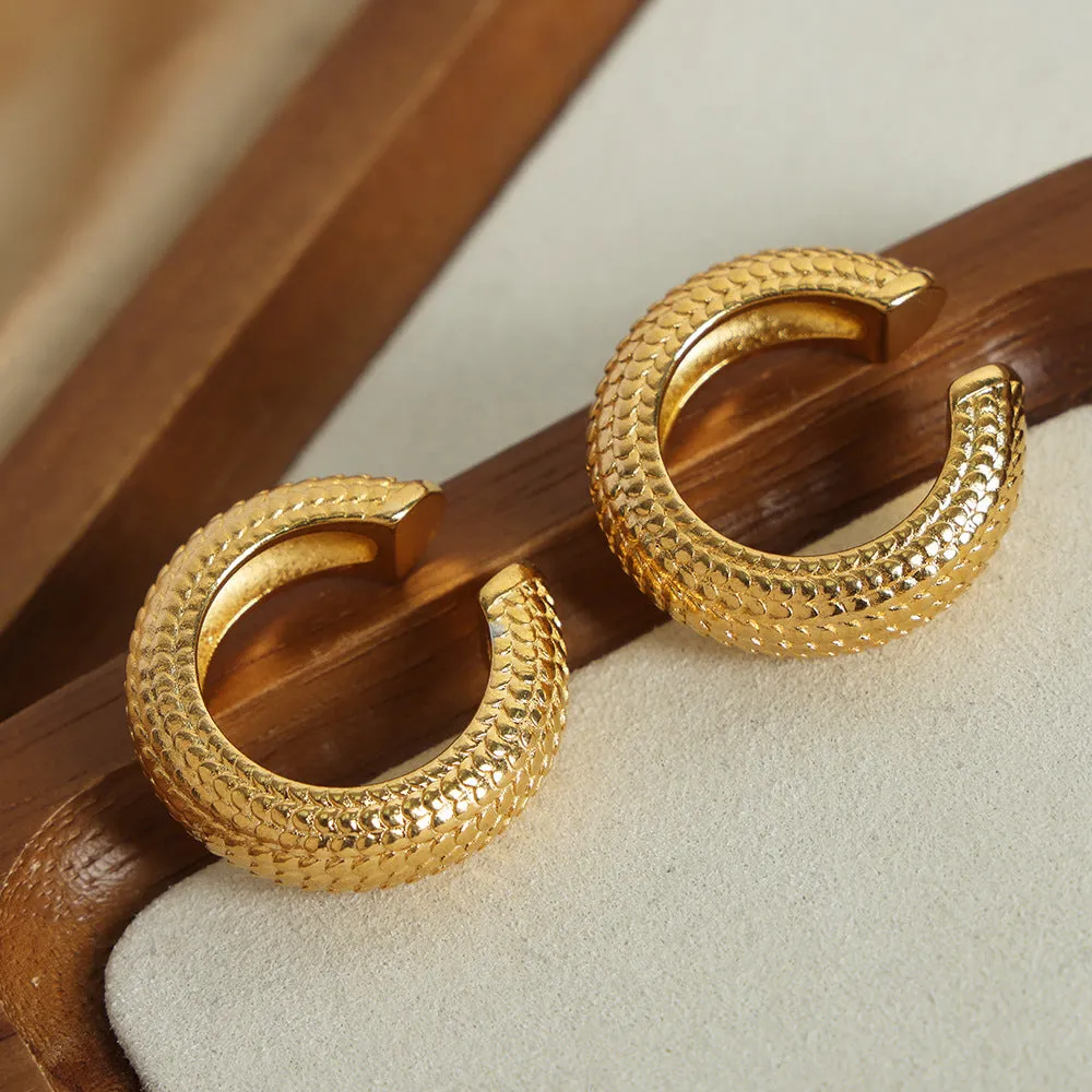 Chic Golden Scallop Geometric Ear Clip Earrings - Trendy Women's Jewelry