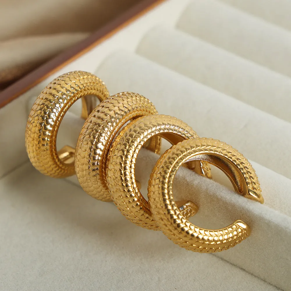 Chic Golden Scallop Geometric Ear Clip Earrings - Trendy Women's Jewelry