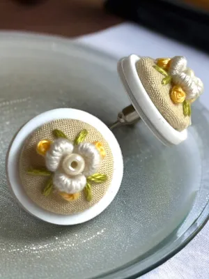 Cosy Daisy, Pearl-Stud Earring