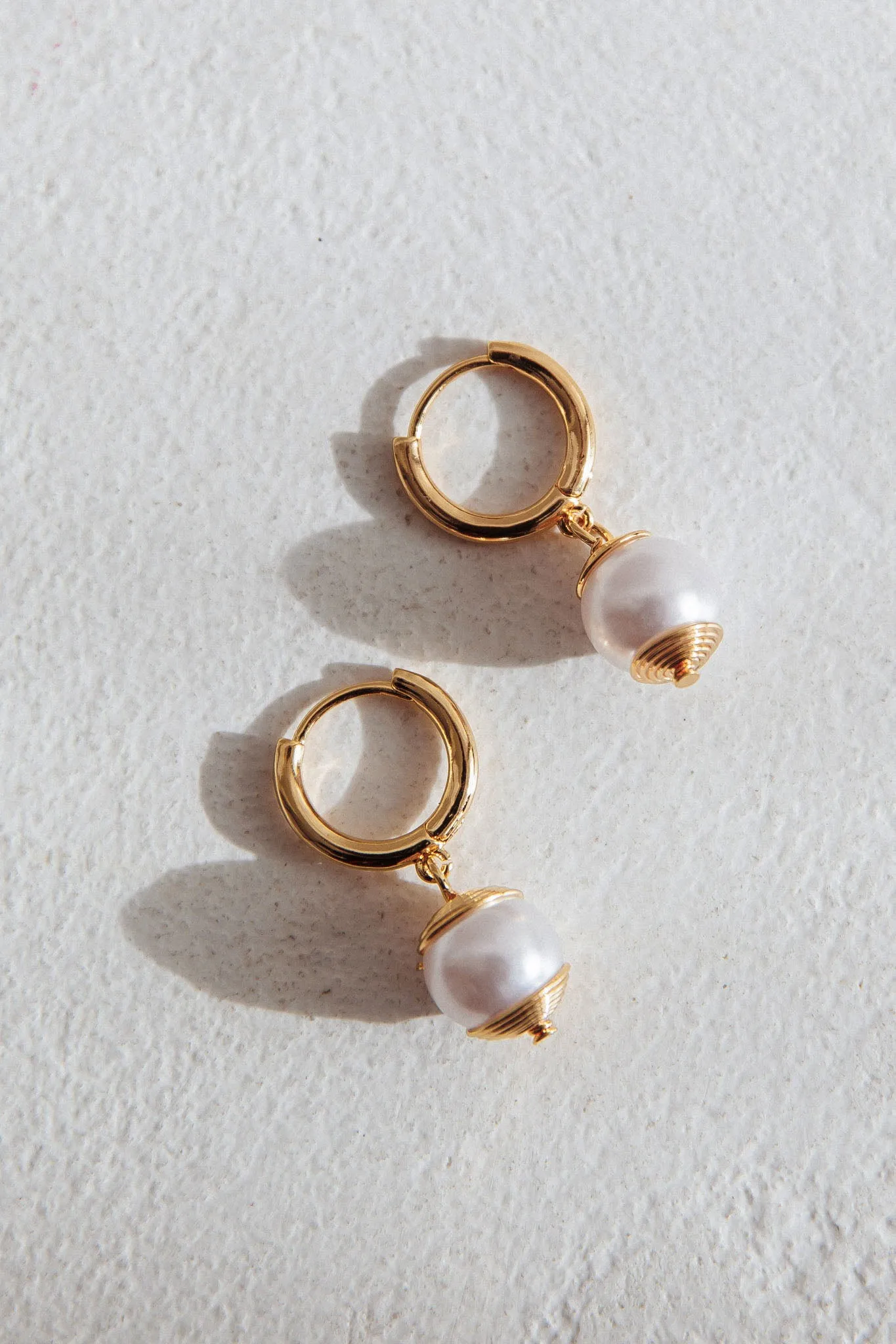 Ebony Drop Pearl Earrings Gold