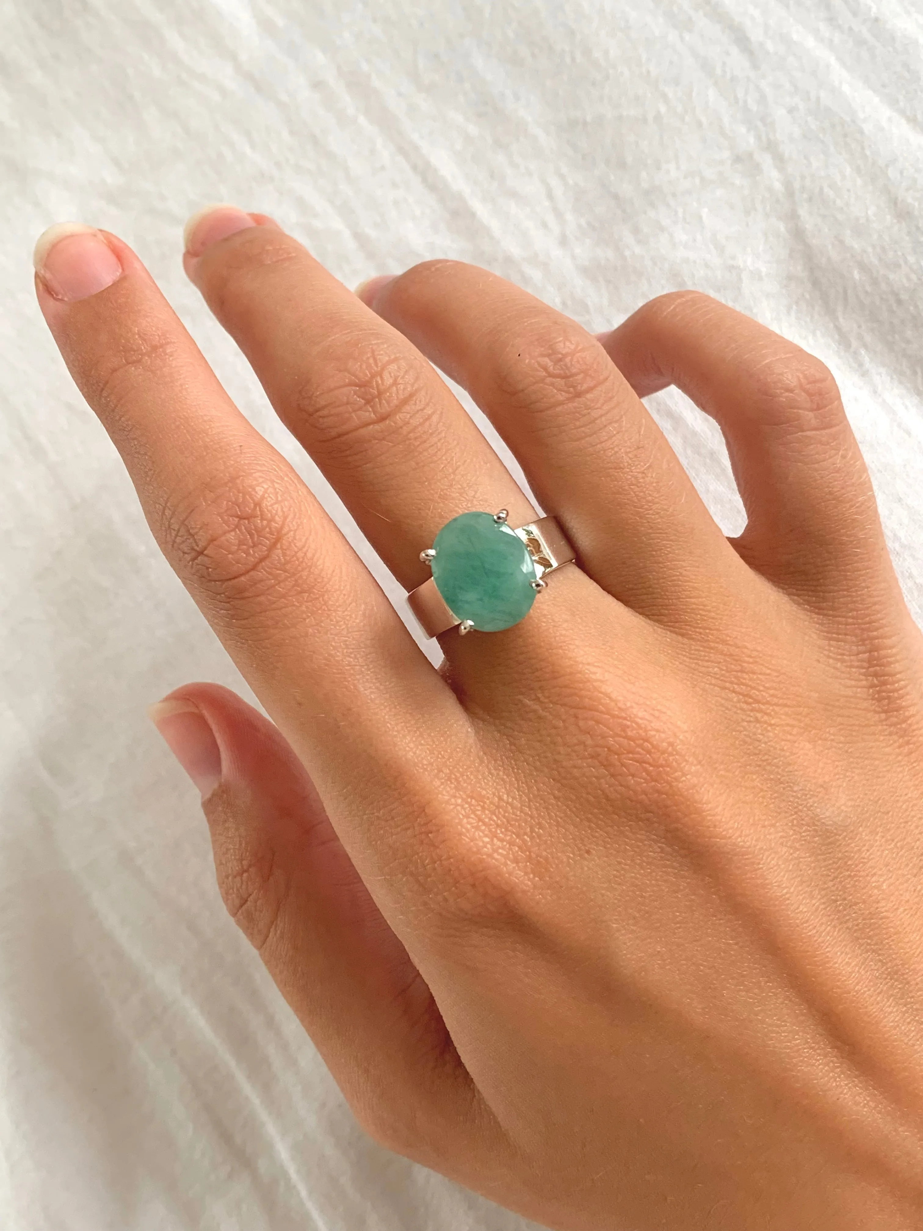 Emerald Tanwen Ring