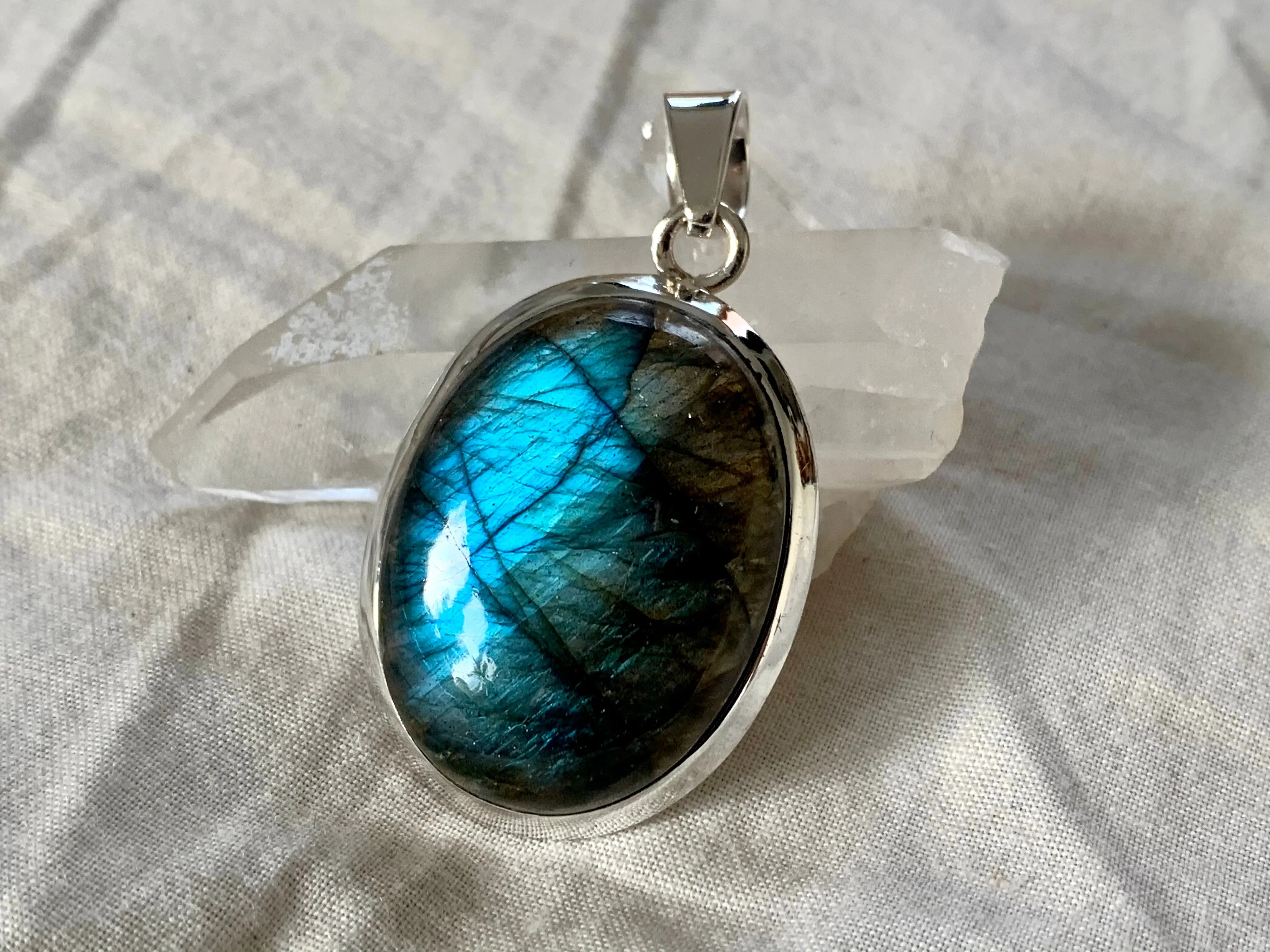 Labradorite Naevia Pendant - Reg. Oval