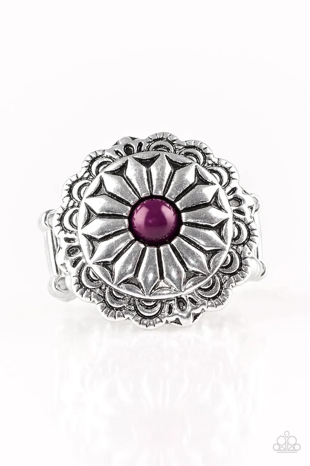 Paparazzi Ring ~ Daringly Daisy - Purple