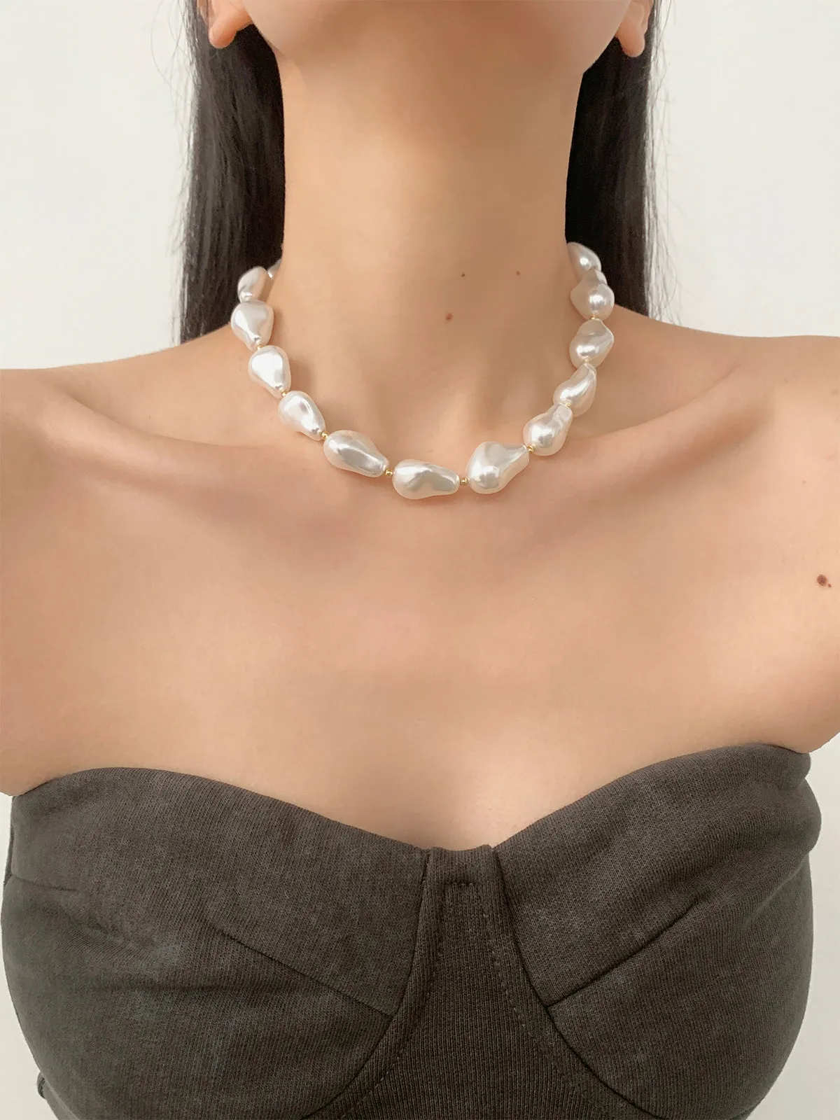 Pearl Effect Graceful Resin Necklace