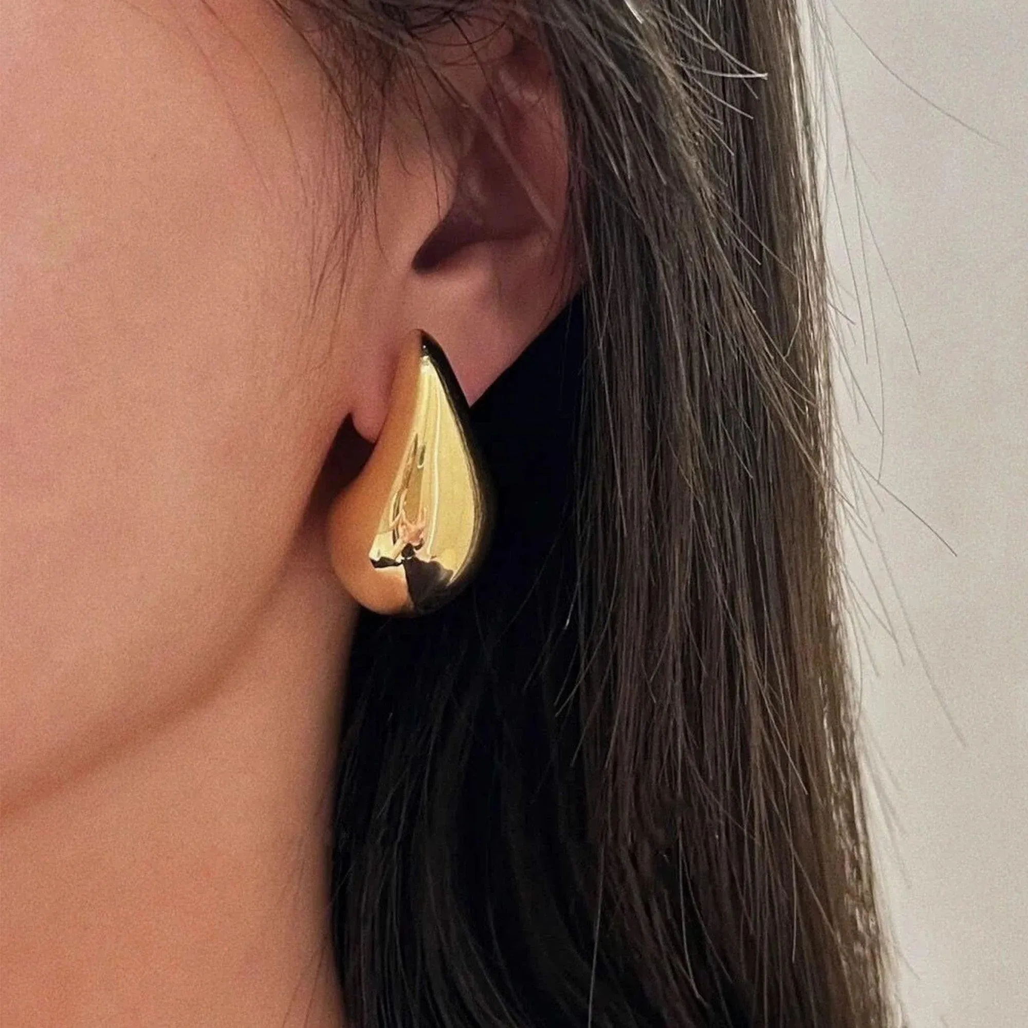 Waterdrop Statement Earrings: Bold Teardrop Jewelry for Fashionistas